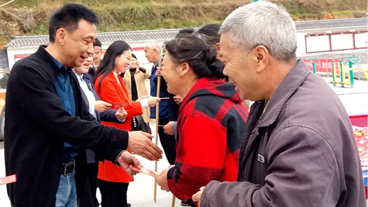 炬神電子赴良田鎮(zhèn)開(kāi)展“愛(ài)心扶貧、攜手同行”活動(dòng)