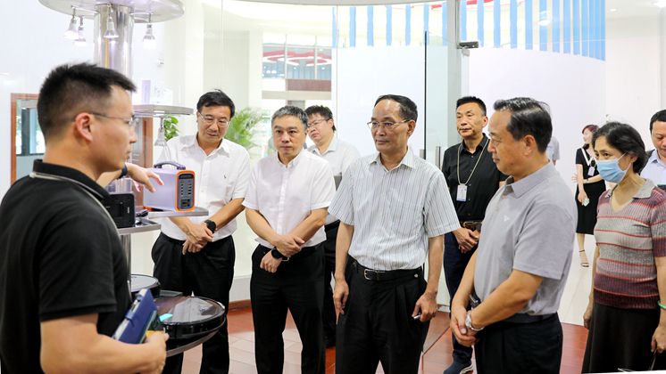 全國政協(xié)委員（廣東省委原常委、省紀(jì)委原書記）黃先耀一行考察炬神電子
